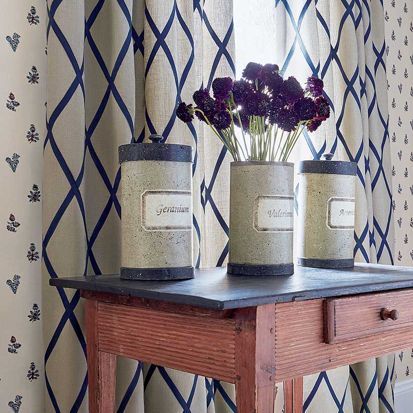 TARASCON TRELLIS APPLIQUE