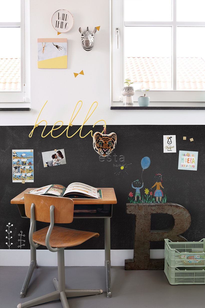 Let's play - Magnetic chalkboard